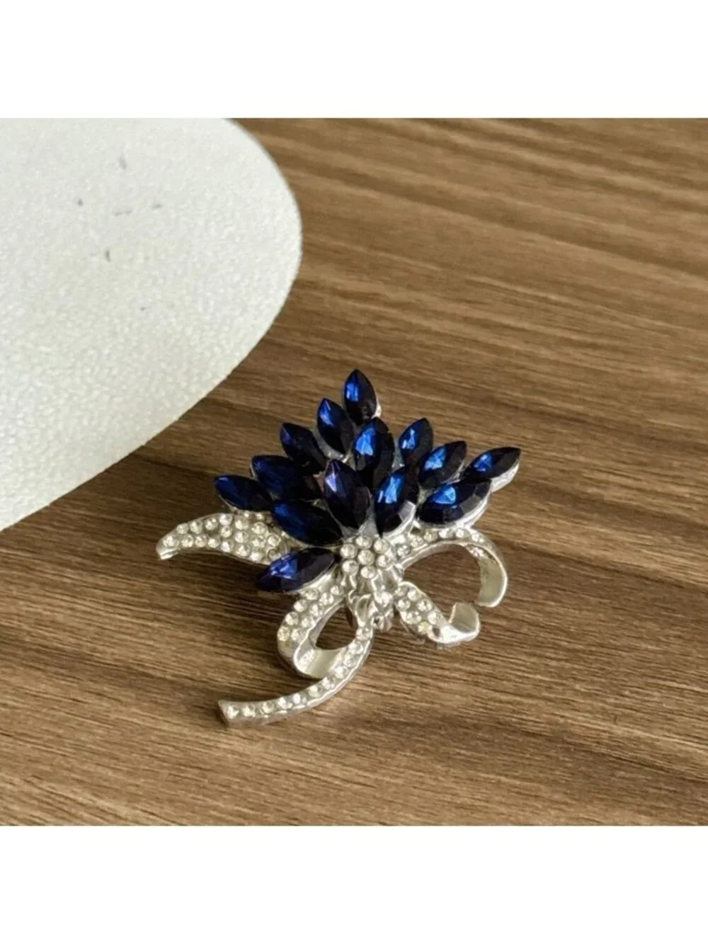 Diamond flower brooch Q667